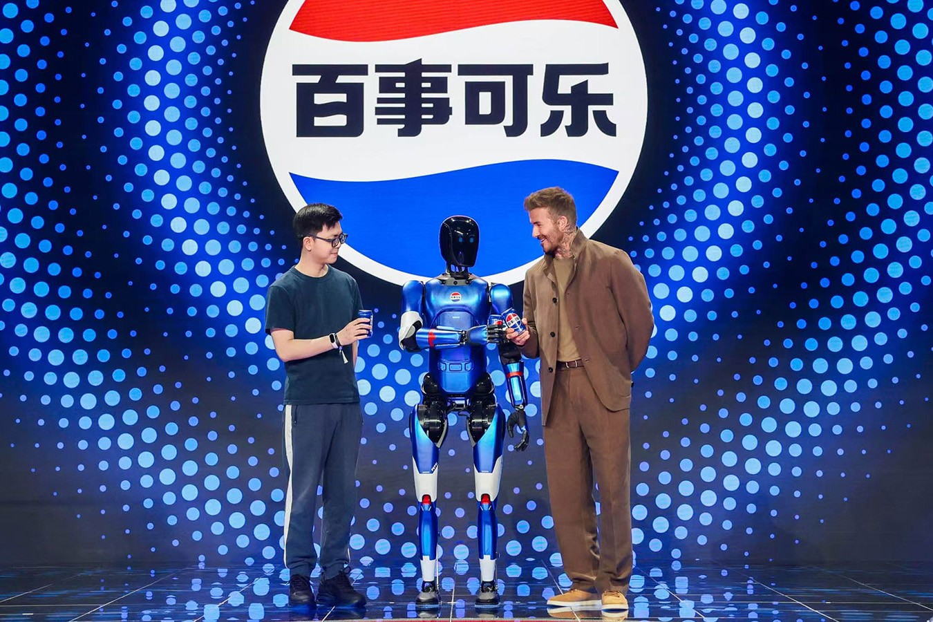 Stake机器人携手百事中国共创“百事蓝宝” 共燃渴望新章